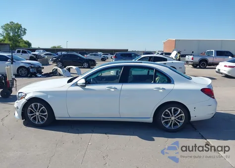 2016 Mercedes-Benz C 300 Luxury/Sport из США, поврежденный, VIN 55SWF4JB3GU158343